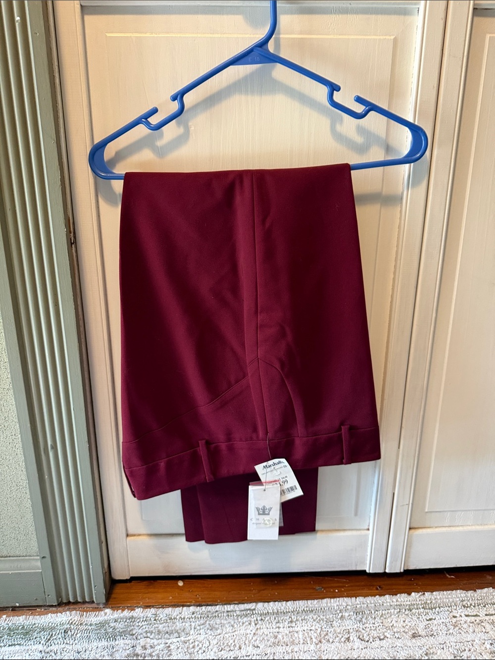 Chaus Women's Burgundy Cropped Pants